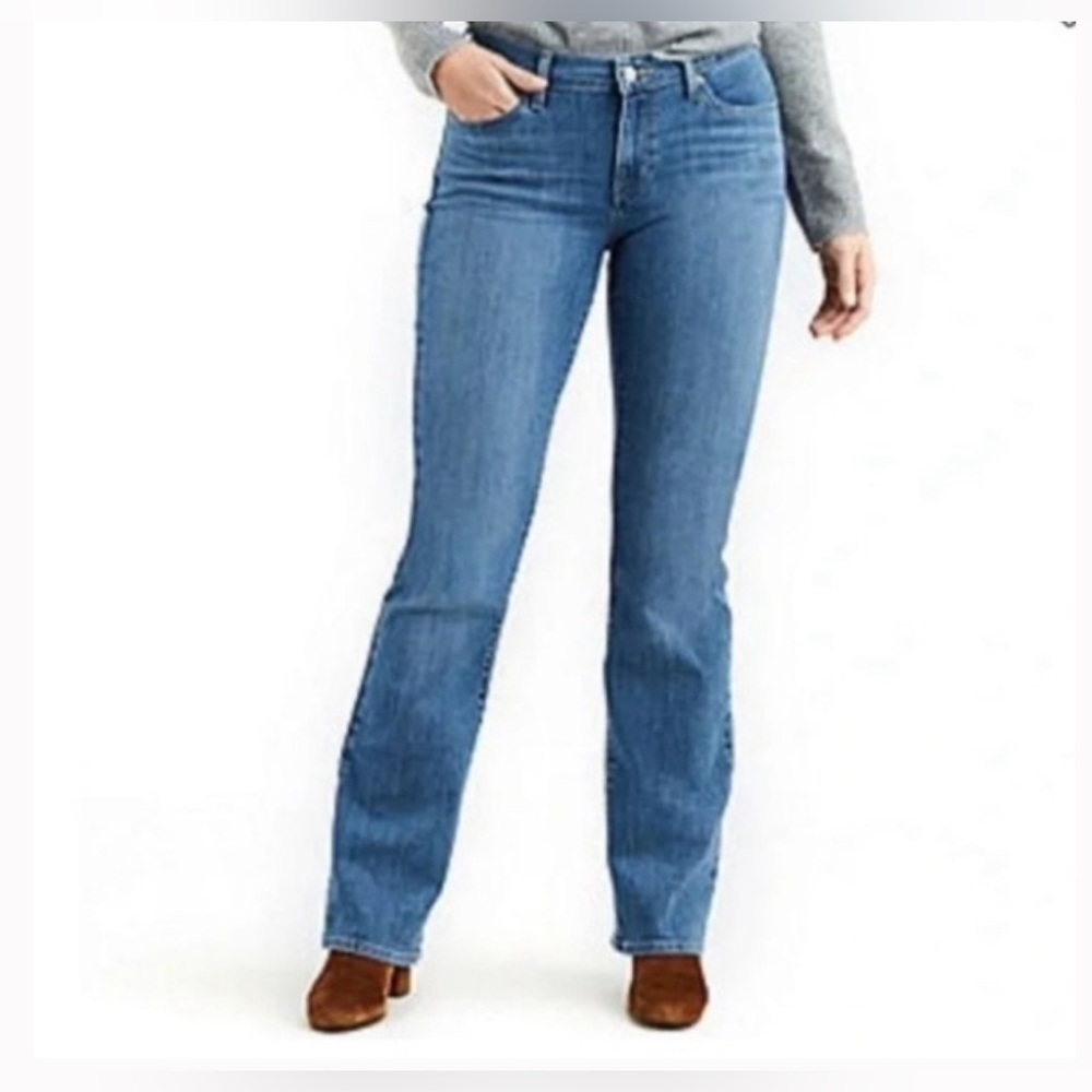 VGUC Levi’s 529 Curvy Bootcut blue denim jeans.